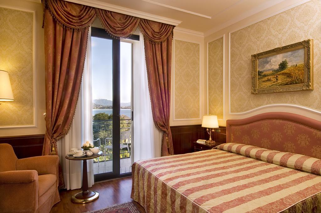 Classic Double or Twin Room lake or side pool view,705476125:JPEG